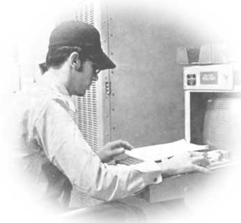 A WYSIWYG wordprocessing workstation with a mouselike interface from 1971