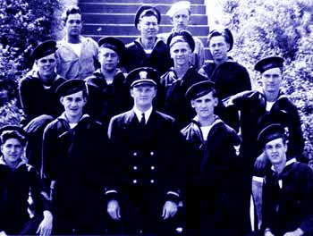 Ensign Goss with his sailors in England (Spring 1944)