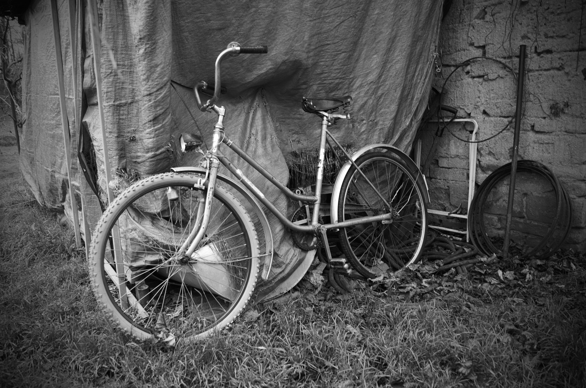 black and white bike photo