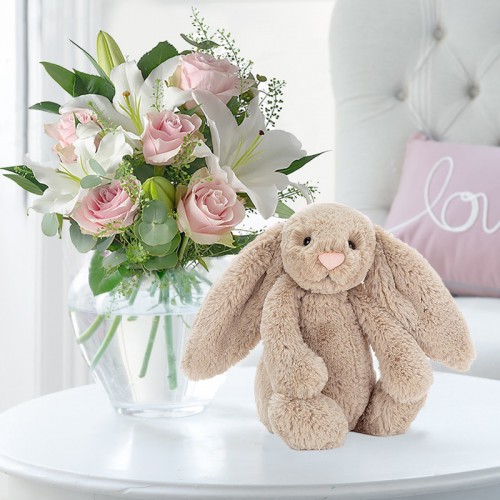 Newbaby flowers- CHANTILLY, JELLYCAT BLOSSOM BUNNY & CARD. (n.d.). [Photograph]. Appleyard London. https://www.appleyardflowers.com/occasions/baby-flowers