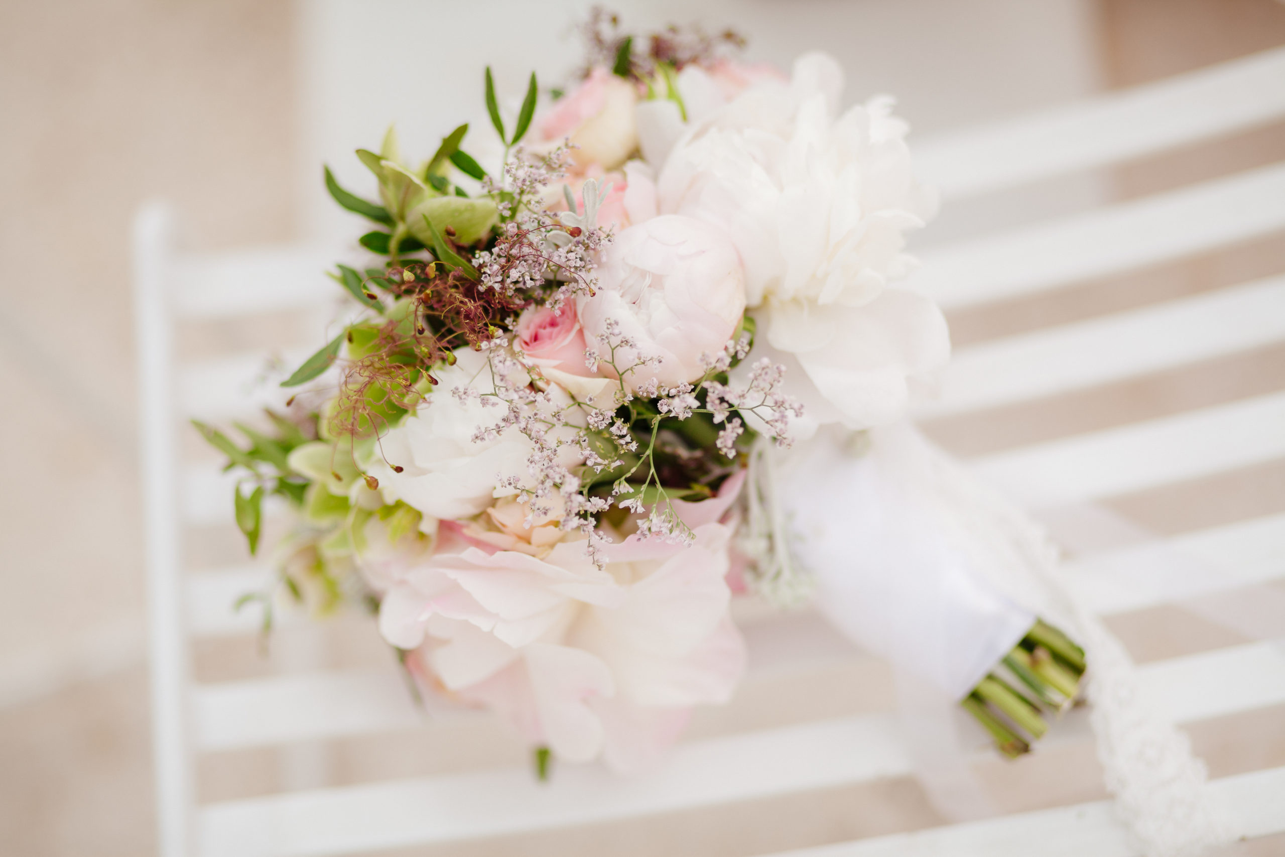 Wedding Bouquet- How To Make Wedding Bouquets With Fresh Flowers. (2020). [Photograph]. Rachel Cho Design. https://rachelchoflowers.com/flower-stories/how-to-make-wedding-bouquets-with-fresh-flowers/