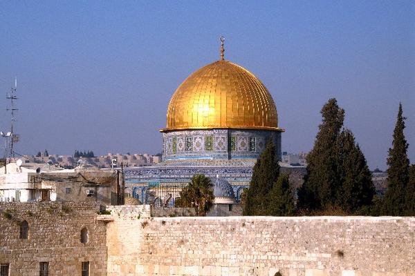 Dome of the Rock - http://img3.travelblog.org/Photos/1364/154196/f/1185804-Dome-of-the-Rock-0.jpg