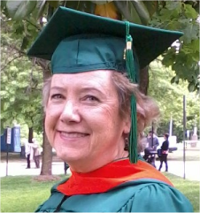 Elizabeth-Grad_Crowd