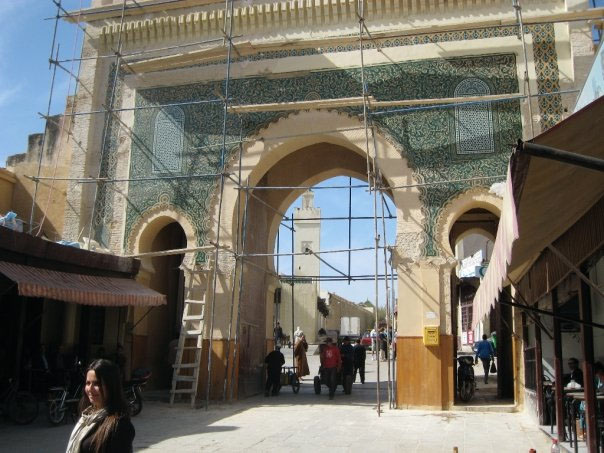 A picture of a structure in Morroco being rebuilt.