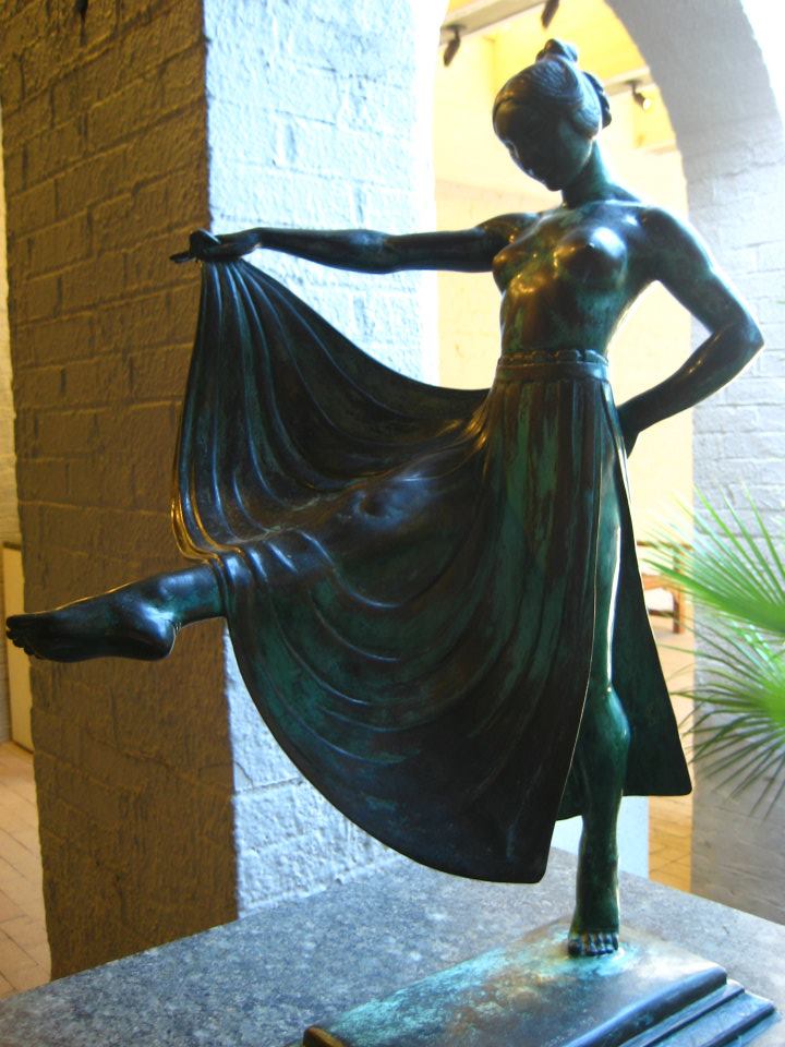 ballerina statue